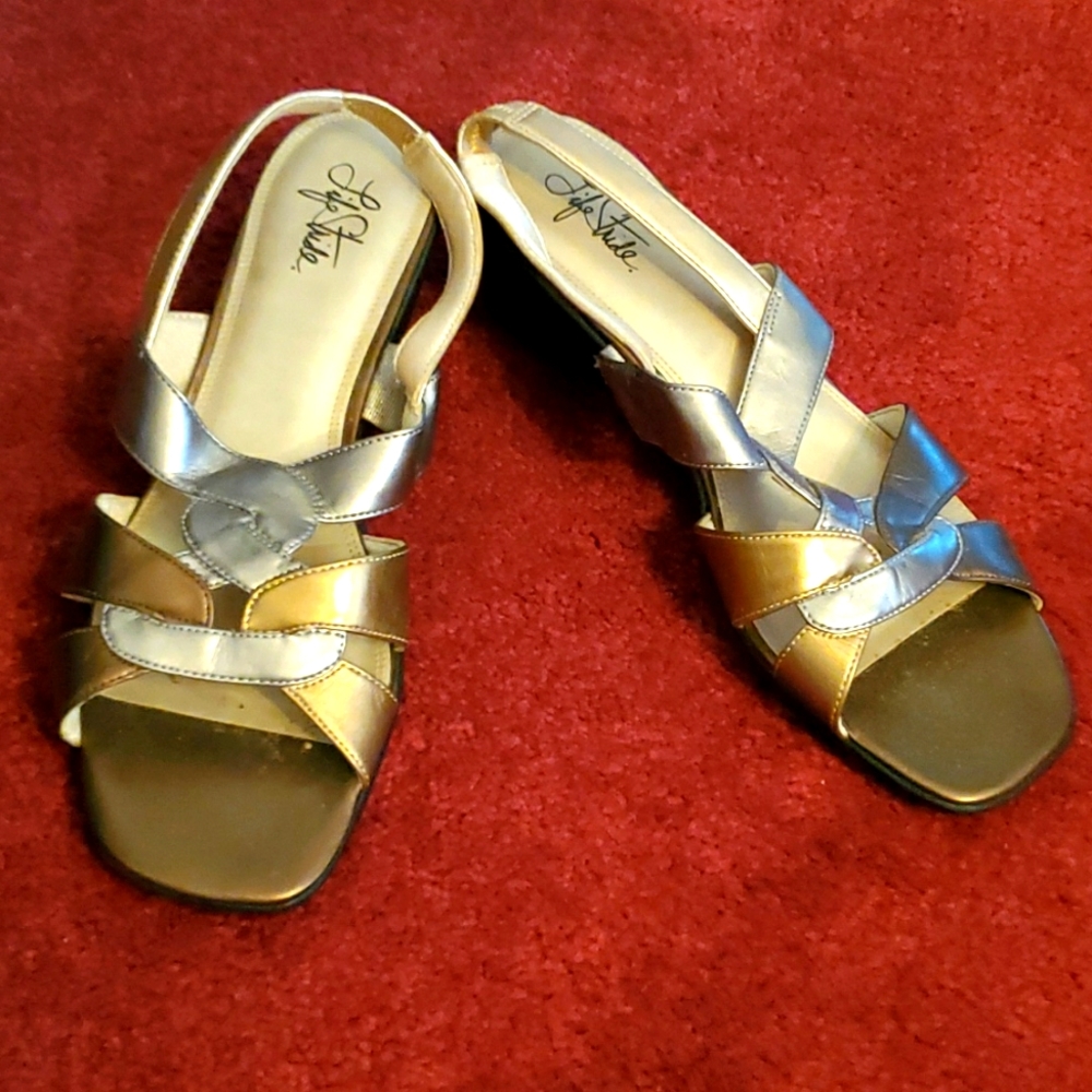 Women's shoes